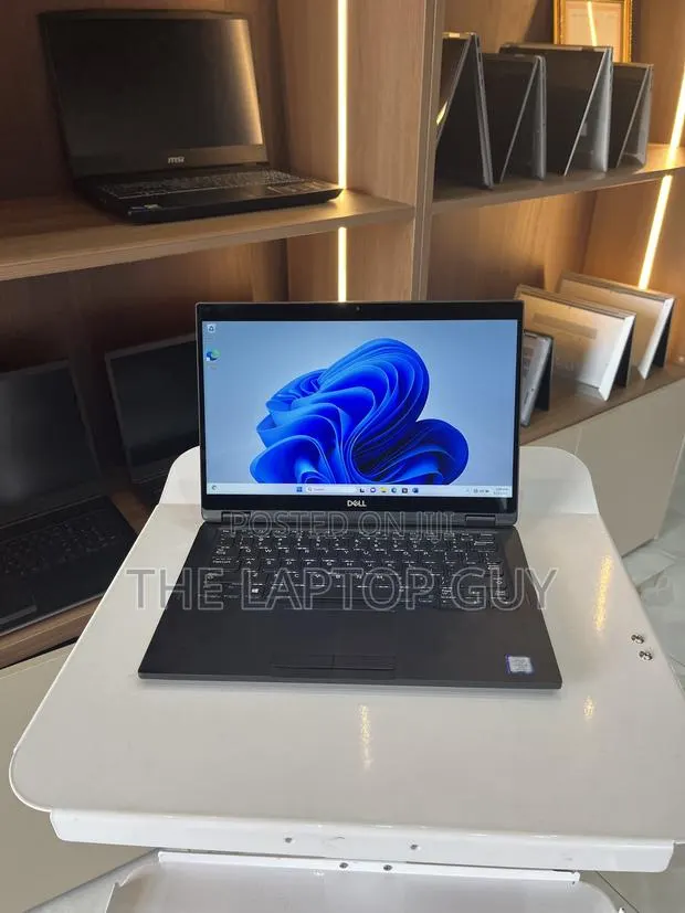 Laptop Dell Latitude 7390 2-in-1 16GB Intel Core i7 SSD 256GB · Photo 1