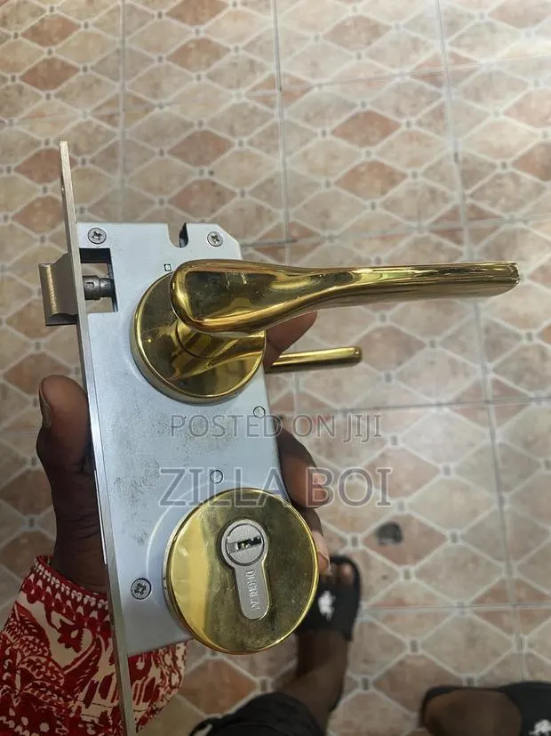 Separate Door Lock Gold Heavy Duty · Photo 1