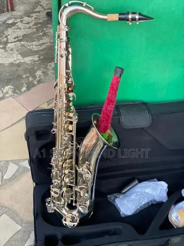 B-Flat Tenor Saxophone · Photo 1