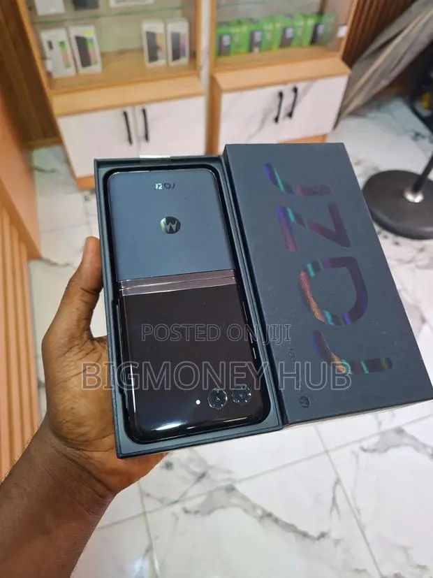 New Motorola Razr 40 Ultra 256 GB Black · Photo 1