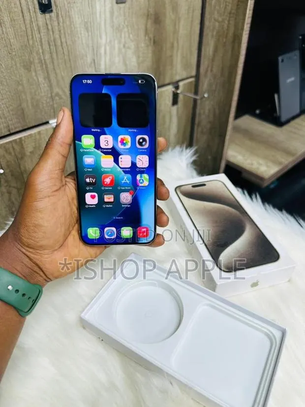 Apple iPhone 15 Pro Max 256 GB · Photo 1