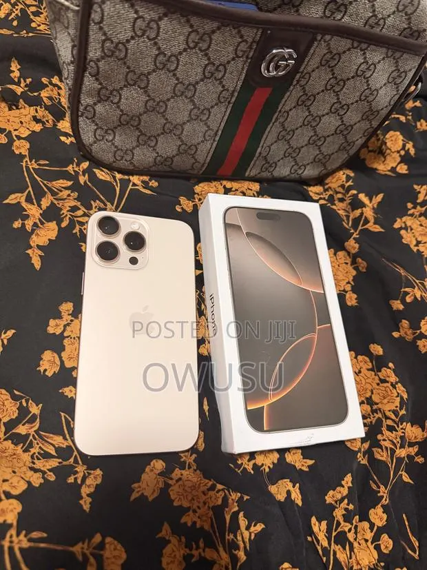 Apple iPhone 16 Pro Max 256 GB Gold · Photo 1