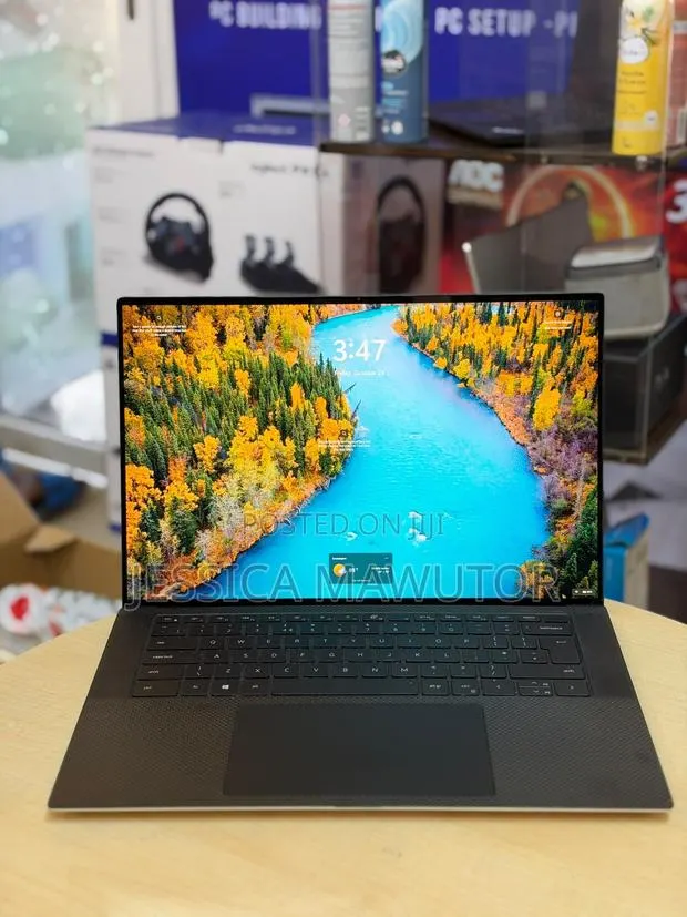 Laptop Dell XPS 15 32GB Intel Core i3 SSD 512GB · Photo 1