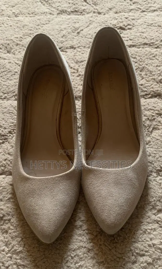 Heels for Sale · Photo 1