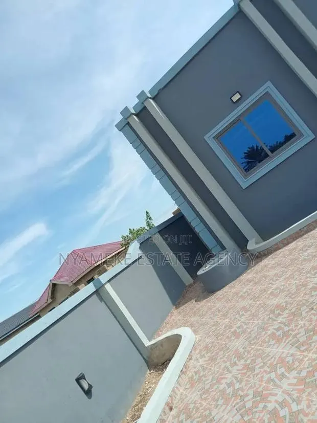 3bdrm House in Jah River, Akweley for sale · Photo 1