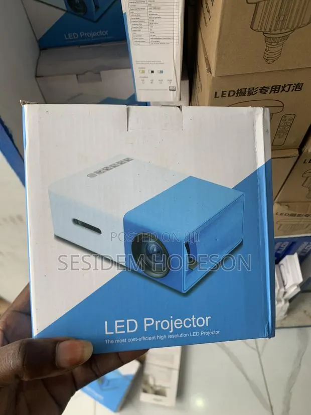 YG300 Portable Mini LED Projector · Photo 1