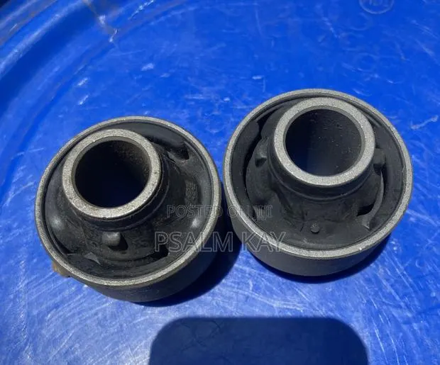 Yaris/Vitz 2006,2008,2010,2012,2013,2014,2015,20l6,2017 Lower Bushings · Photo 1