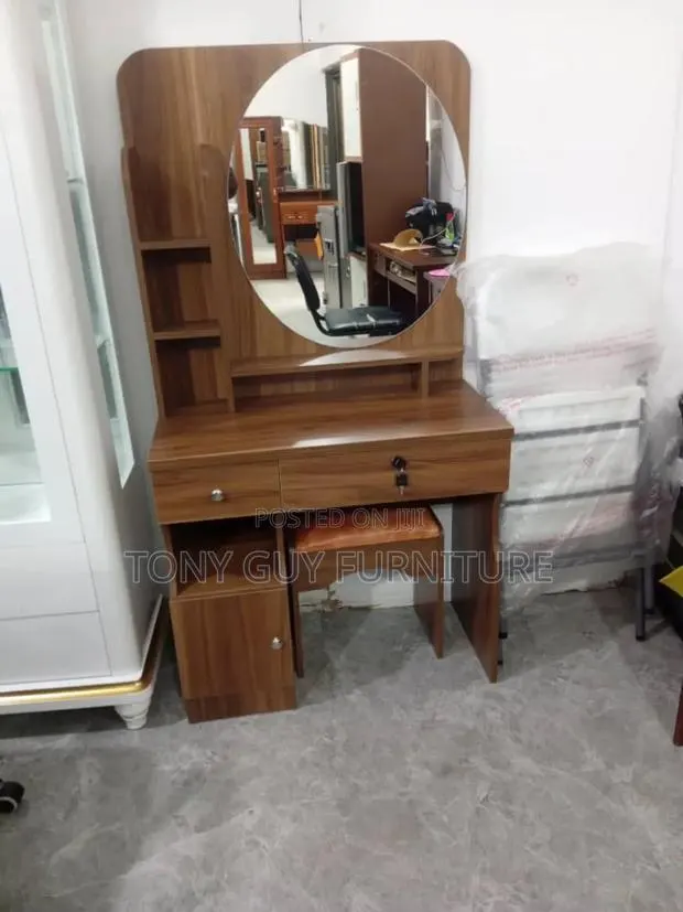 Brown Dresser · Photo 1