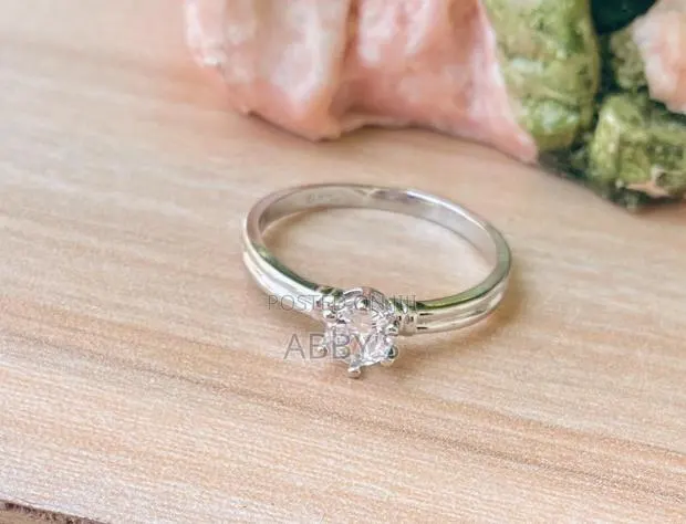 Classy And Unique Promise Ring · Photo 1