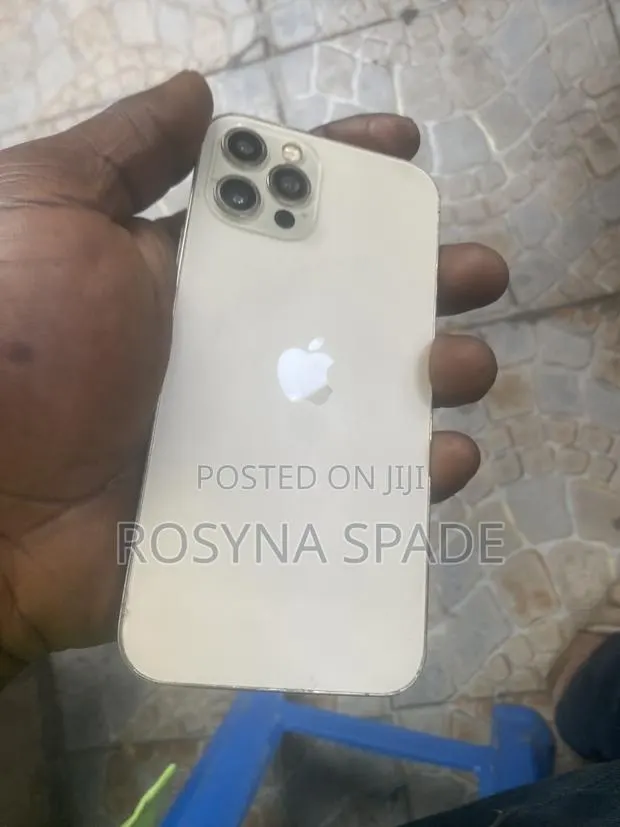 Apple iPhone 12 Pro 128 GB Gold · Photo 1