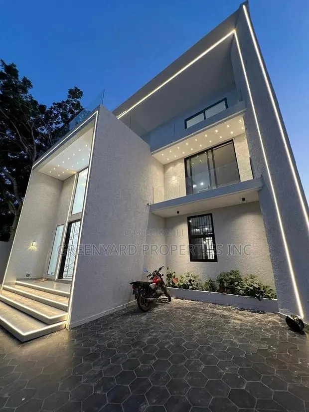 7bdrm House in American House, East Legon for sale · Photo 1