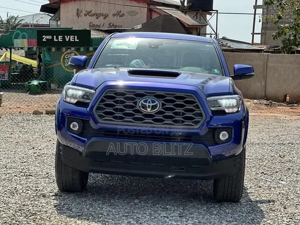 Toyota Tacoma 2023 Blue · Photo 1