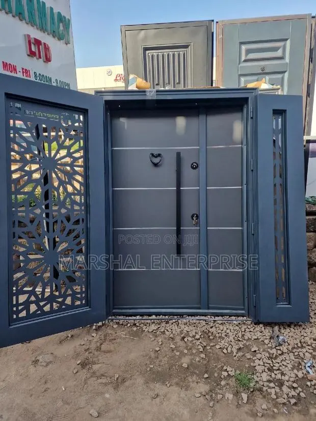 Double Monk Door · Photo 1