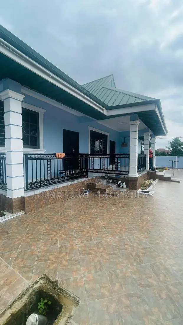 5bdrm House in Amasaman Abease for rent · Photo 1