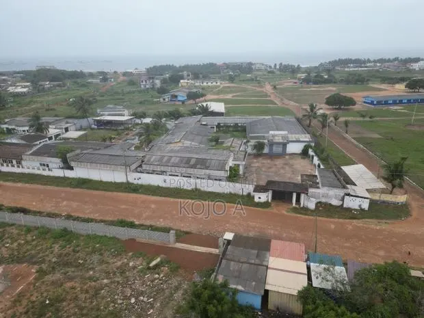 8-Plot Commercial Property With Hotel Facilities – Prampram · Photo 1