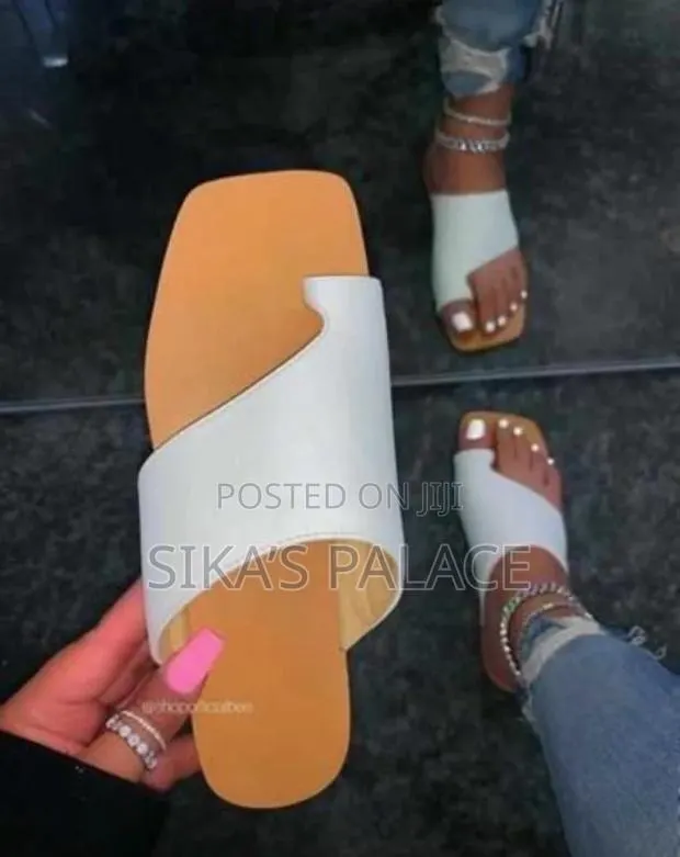 Ladies Classy White Slippers · Photo 1