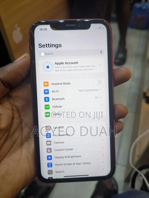 Apple iPhone XR 64 GB Red · Photo 1