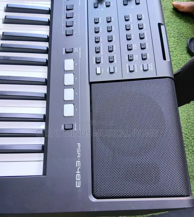 Yamaha PSR E483 Professional Keyboard