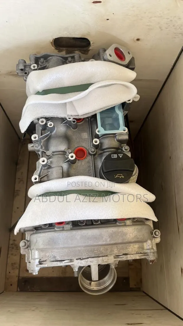 Mercedes Benz C300 Engine · Photo 1