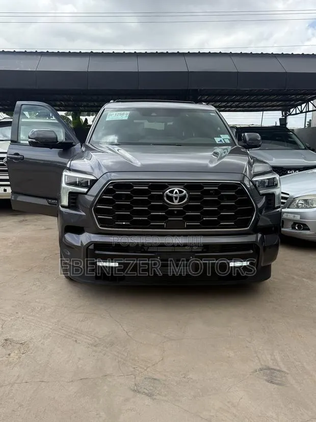 Toyota Sequoia Platinum 4WD 2023 Gray · Photo 1