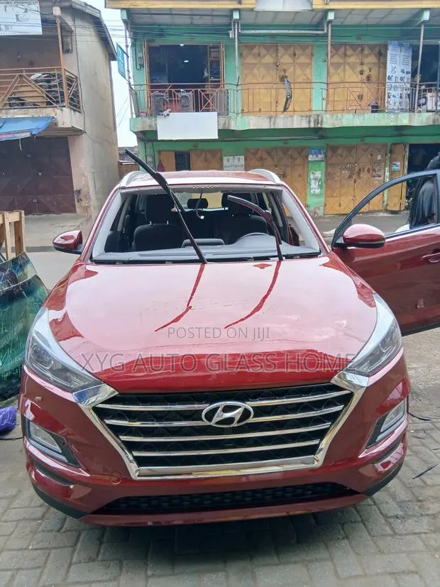 Tucson 2016,2017, to 2021 Windscreen (Camera Type) · Photo 1