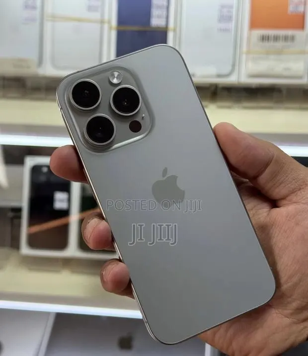 Apple iPhone 15 Pro Max 256 GB Gray · Photo 1