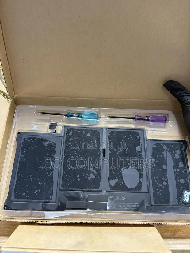 MacBook Pro 13inches 2013-2017 A1496 Battery · Photo 1