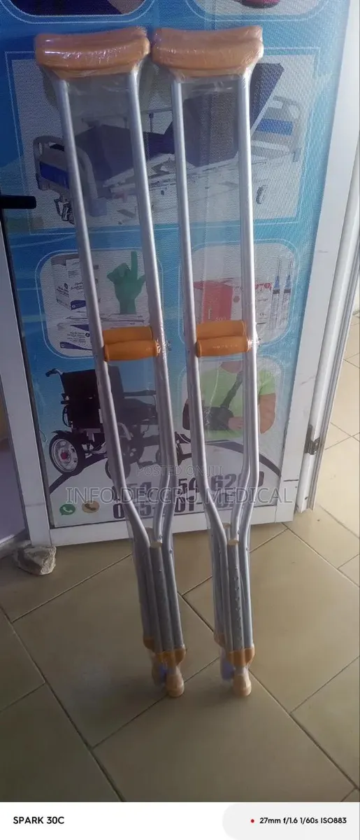 Armpit Crutches · Photo 1