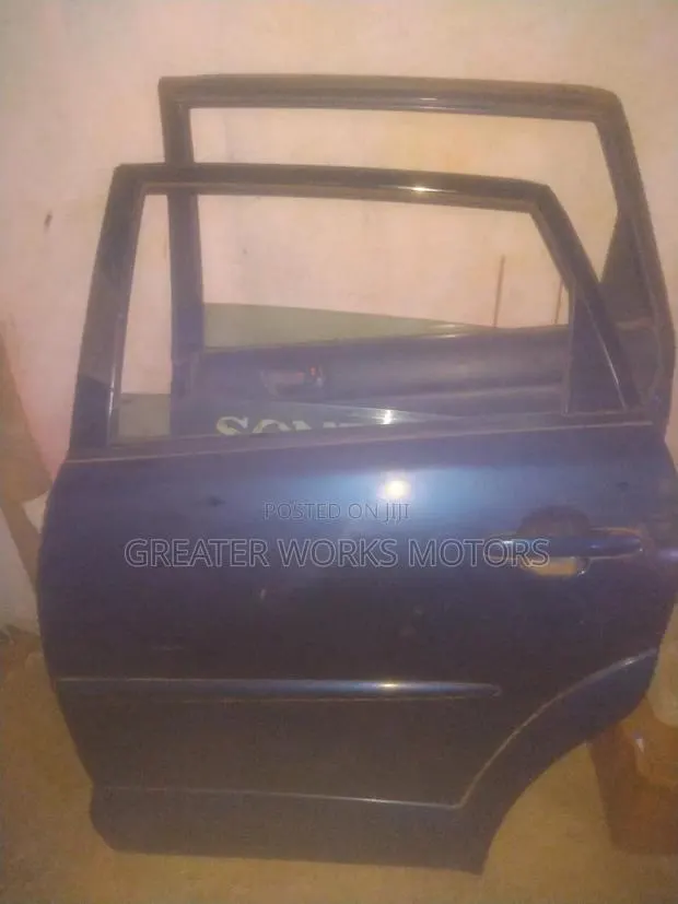 Pontiac Vibe Car Doors · Photo 1