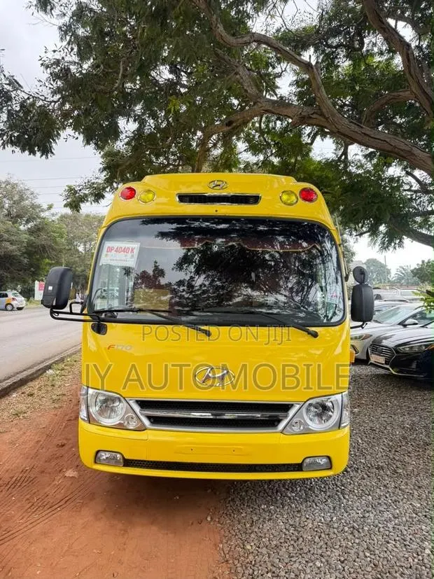 Hyundai County 2015 Yellow · Photo 1