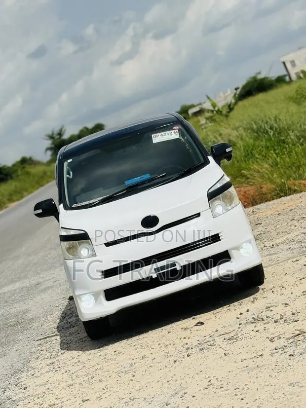 8 Seater Voxy _ Car Rental · Photo 1