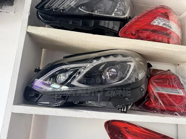 Mercedes Benz E350 (W 212) 2014-2018 Head Light Pair · Photo 1