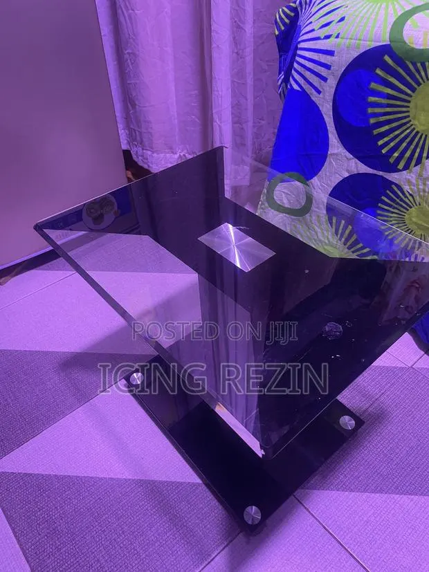 Used Glass Coffee Table for Sale · Photo 1