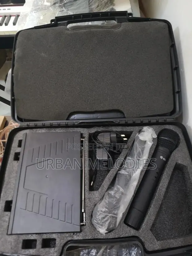 QTX Vh2 Dual Handheld Microphone VHF Wireless System · Photo 1