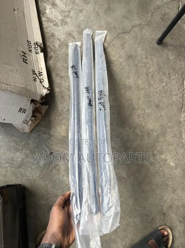 Honda CRV Door Mouth Strip 2017 2018 2019 2020 2021 2022 · Photo 1