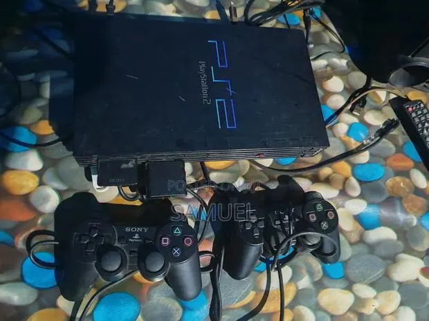 Ps2 Game With Eight Games and Two Pads · Photo 1