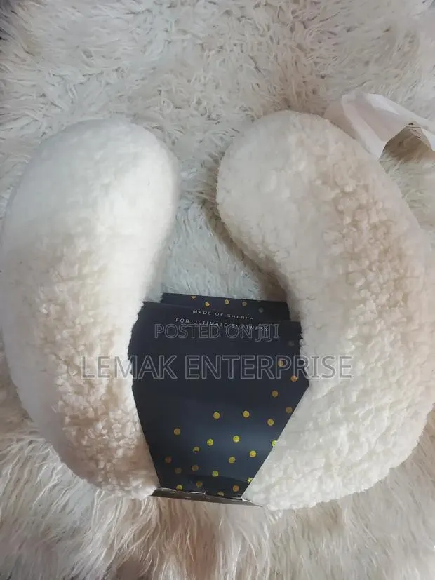 Memory Foam Fluffy Travel Pillow From USA · Photo 1
