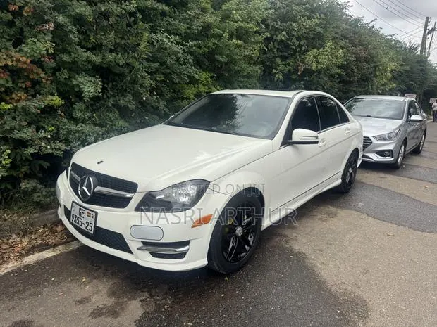 Mercedes-Benz C250 2013 White · Photo 1