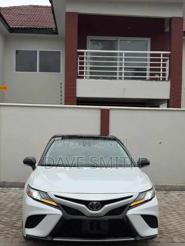 Toyota Camry XSE (2.5L 4cyl 8A) 2019 White · Photo 1