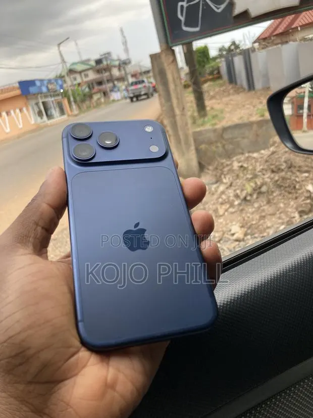 Apple iPhone 17 Pro Max 256 GB Blue · Photo 1