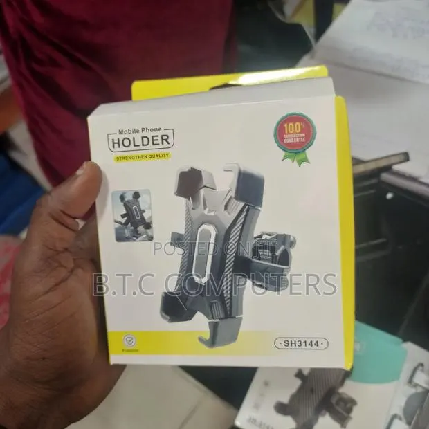 Hi-Tech Phone Car Holder · Photo 1