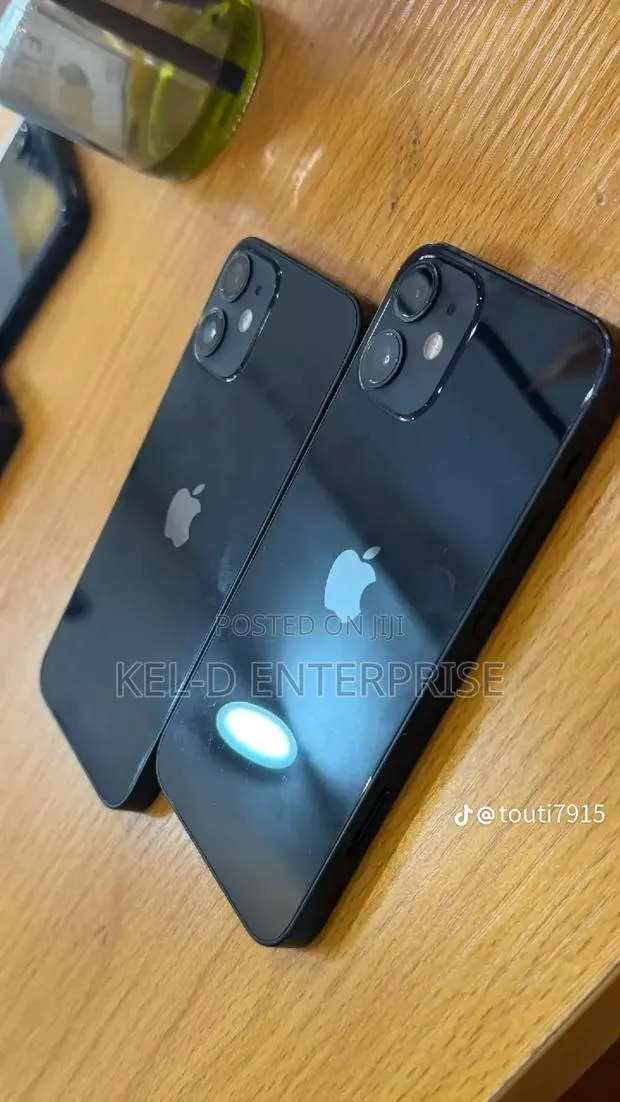Apple iPhone 12 64 GB · Photo 1