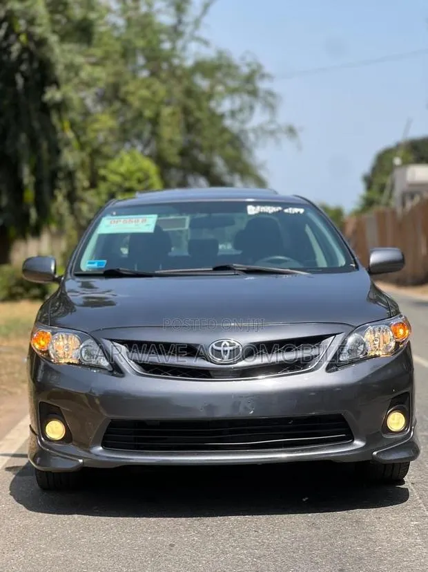 Toyota Corolla S 5-Speed 2013 Gray · Photo 1