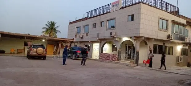 Hotel For Sale – Amasaman Kutunse · Photo 1