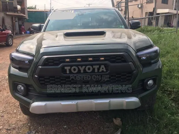 Toyota Tacoma 2022 Green · Photo 1