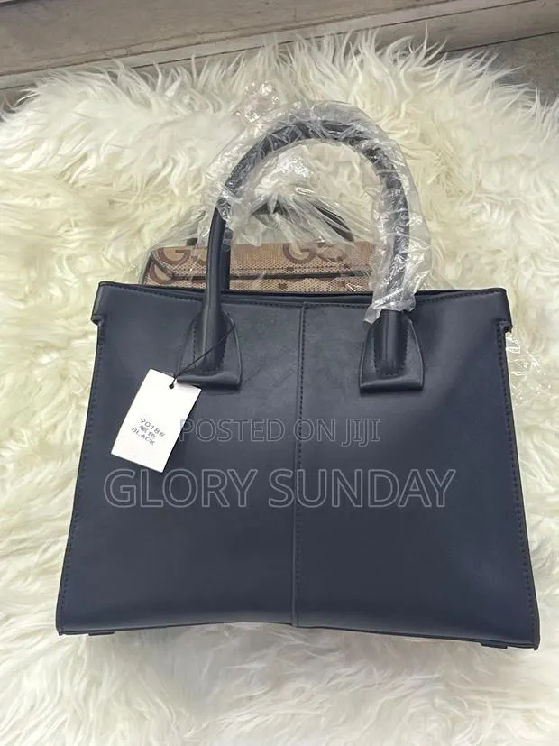Classy Ladies Handbag · Photo 1