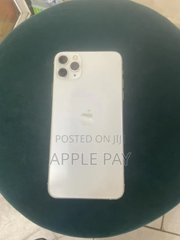 Apple iPhone 11 Pro Max 64 GB White · Photo 1