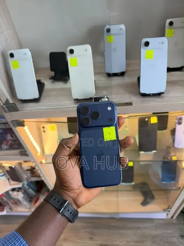 Apple iPhone 17 Pro 256 GB Blue · Photo 1