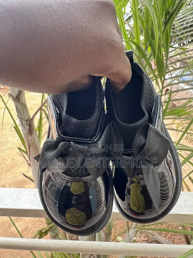 Black Shoe You Don’t Want to Miss It · Photo 1