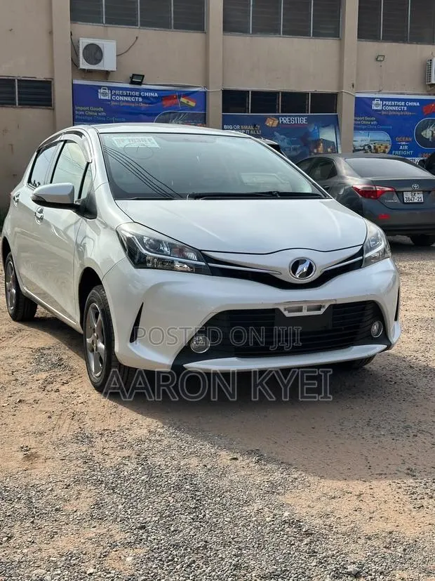 Toyota Vitz 1.3 AWD 3dr 2016 White · Photo 1